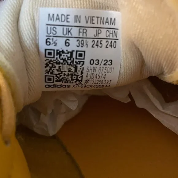 NWT adidas Bermuda Sneakers in Yellow & Gold Size UK 6 - FIT LIKE US WOMEN'S 8 - Picture 4 of 5